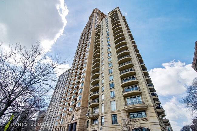 Building Photo - 2550 N Lakeview Ave
