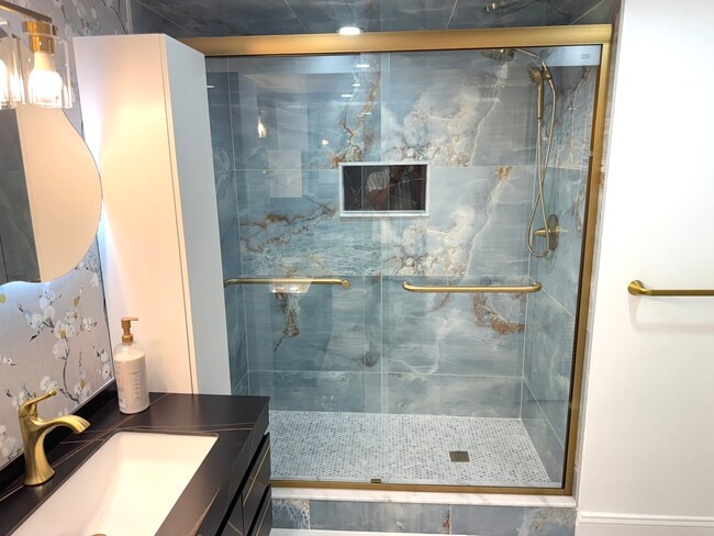 Building Photo - 64 Rowe St