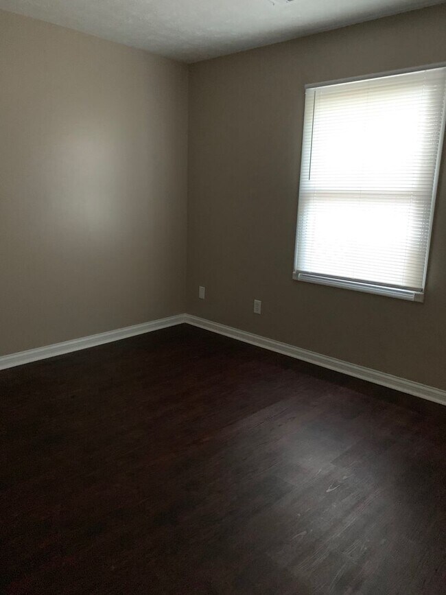 Foto del edificio - 2 bed 1 bath duplex
