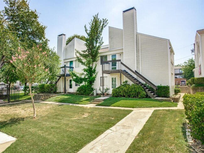 Foto del edificio - 7431 Holly Hill Dr