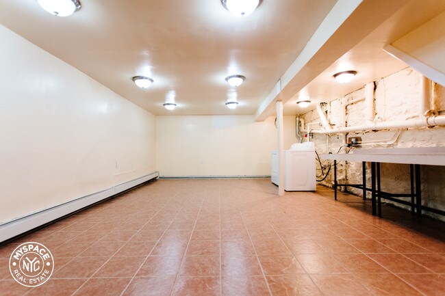 Building Photo - 768 Herkimer St