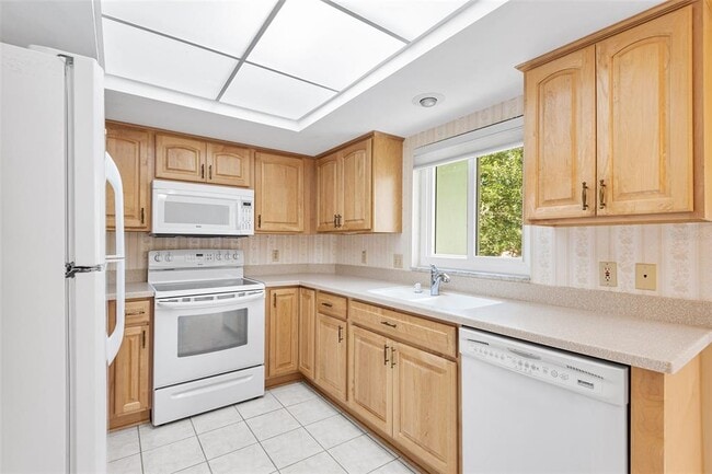 Building Photo - 2210 Utopian Dr E