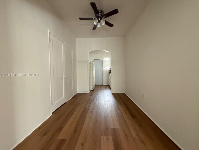 Foto del edificio - 6830 Harding Ave