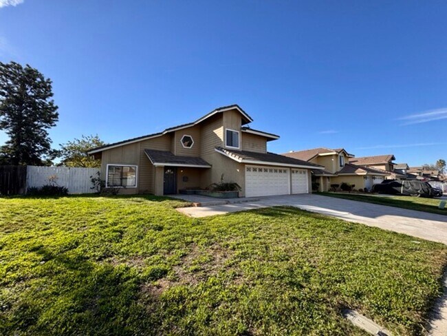 Building Photo - Spacious Two Story Home with 3 Car Garage in Moreno Valley