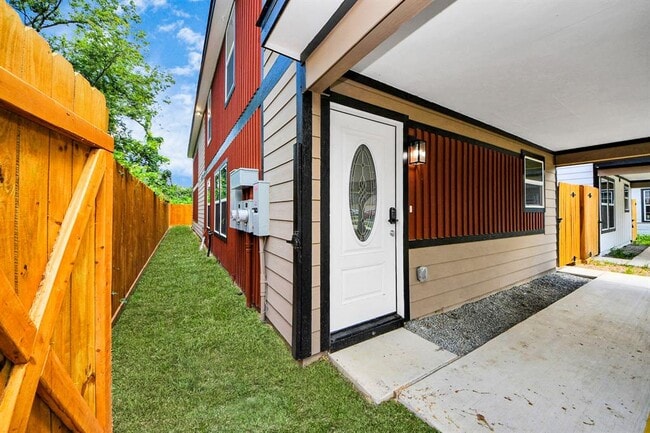 Building Photo - 2322 Wavell St