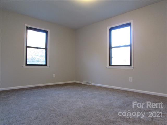 Foto del edificio - 320 Windy Rush Rd