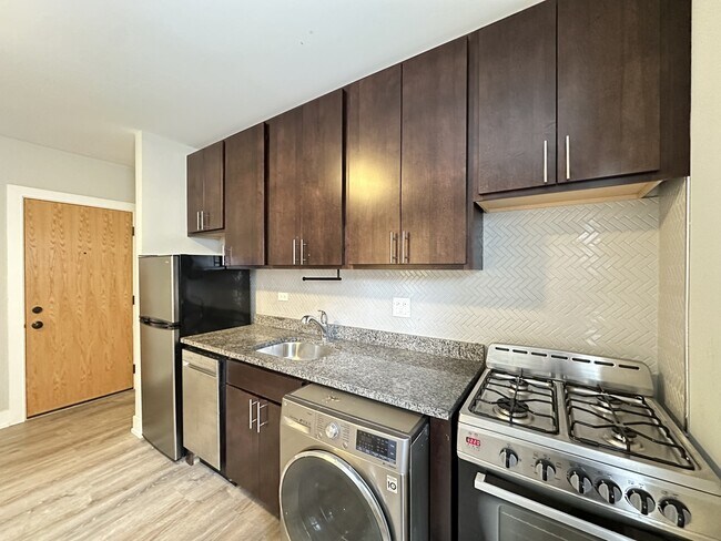 Foto del edificio - 434.5 W Belden Ave