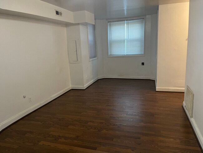 Oficina Cove con gran ventanal - 1006 F St NE