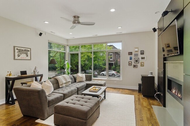 Foto del edificio - 2109 N Campbell Ave