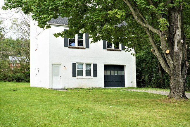 Foto del edificio - 218 Airport Rd