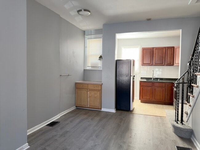 Building Photo - 338 Snyder Ave