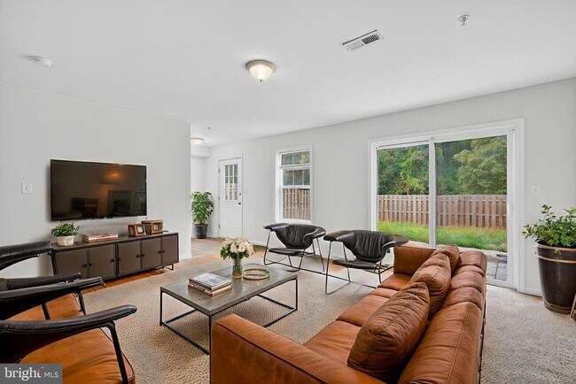 Foto del edificio - 266 Brock Bridge Rd