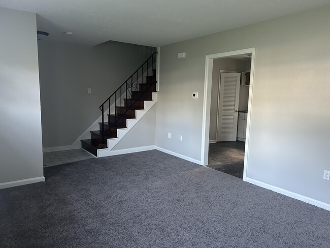 Building Photo - 1110 Allen Dr