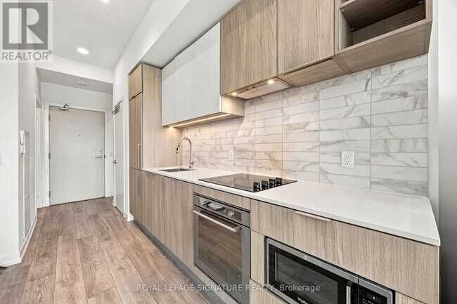 Photo du bâtiment - 2020 Bathurst St