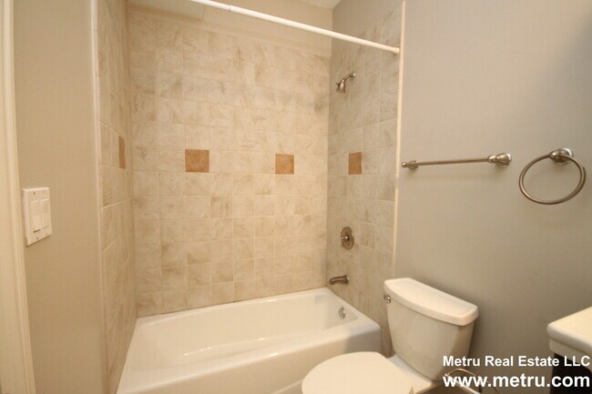 Foto del edificio - 1330 W Argyle St