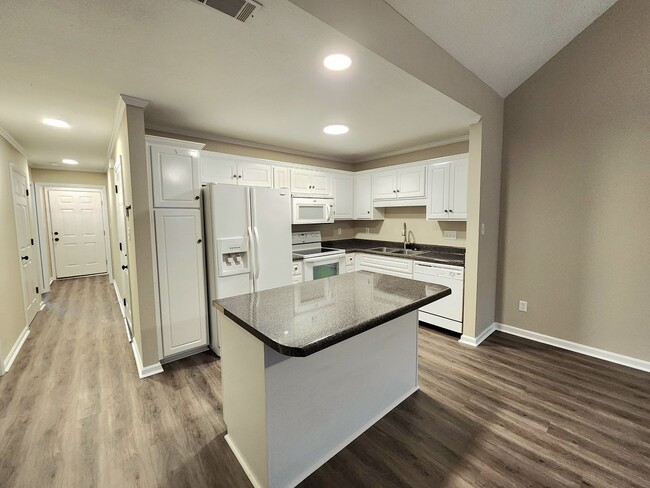 Foto del edificio - Spacious Townhome
