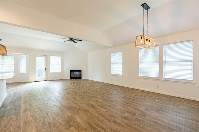 Building Photo - 906 Moon Glow Dr