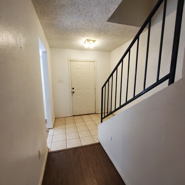 Frente - 15421 Weldon Dr