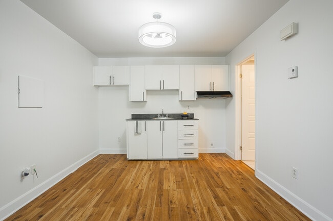 Building Photo - 305 Rue Pineault