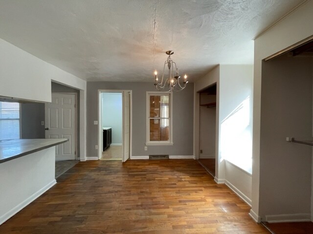 Foto del edificio - 1343 E Bowman St