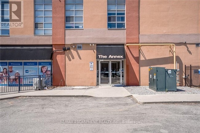 Building Photo - 11-411 Rebecca St