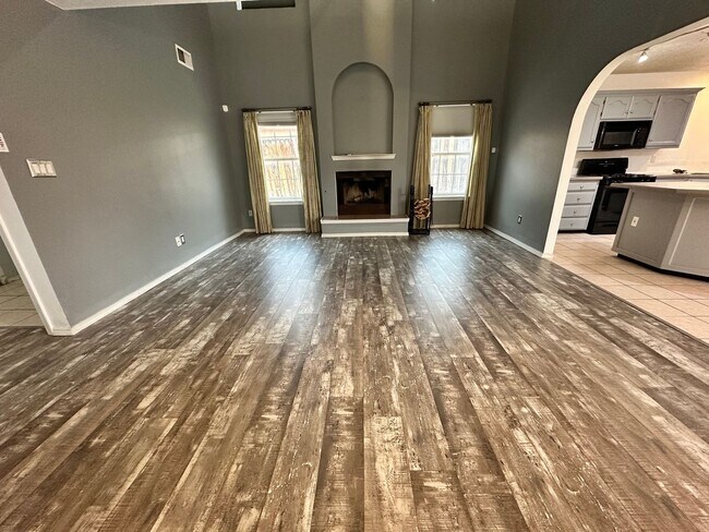 Building Photo - Tons of Character! 3 bed 2.5 bath amazing ...