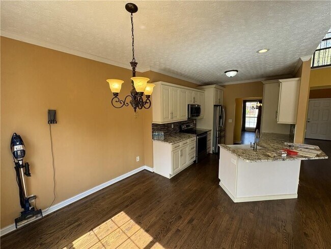 Building Photo - 2393 Hampton Park Dr NE
