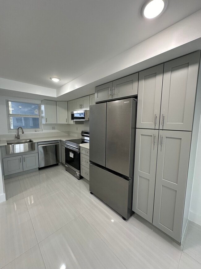 Foto del edificio - 9367 Fontainebleau Blvd