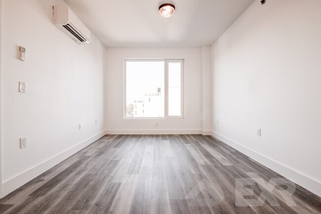 Building Photo - 3321 Glenwood Rd