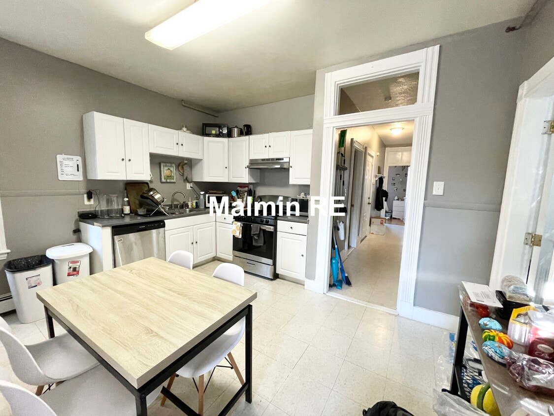 Foto principal - 168 Hillside St