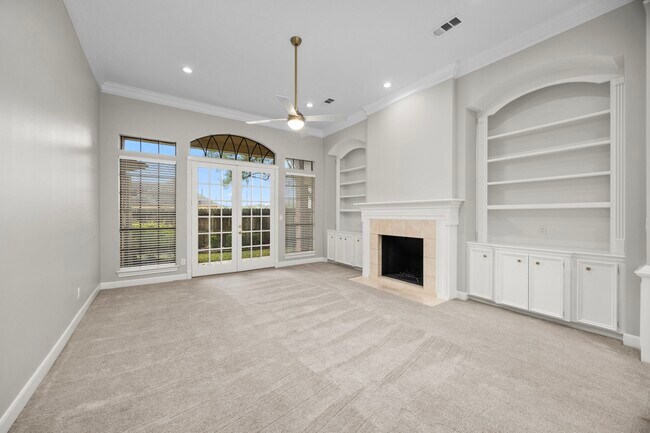 Building Photo - 4747 Lake Village Dr