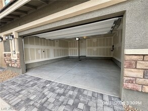 Building Photo - 927 Pink Sugarbird St