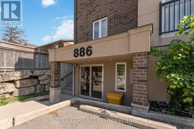 Building Photo - 886 Golf Links Rd