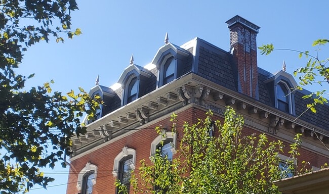 Building Photo - 1417 Greenup St