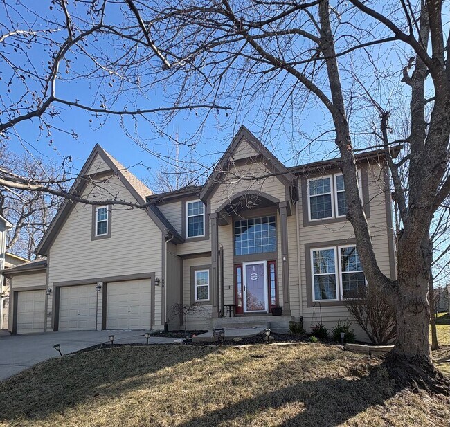 Foto del edificio - 30+ Day Stays | Fully Furnished 5 Bed Home w/Utilities included | 3 Car Garage | Great Community ...