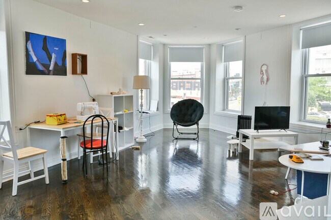 Foto del edificio - 2450 N Milwaukee Ave