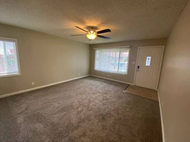 Building Photo - 1337 Reserve Dr