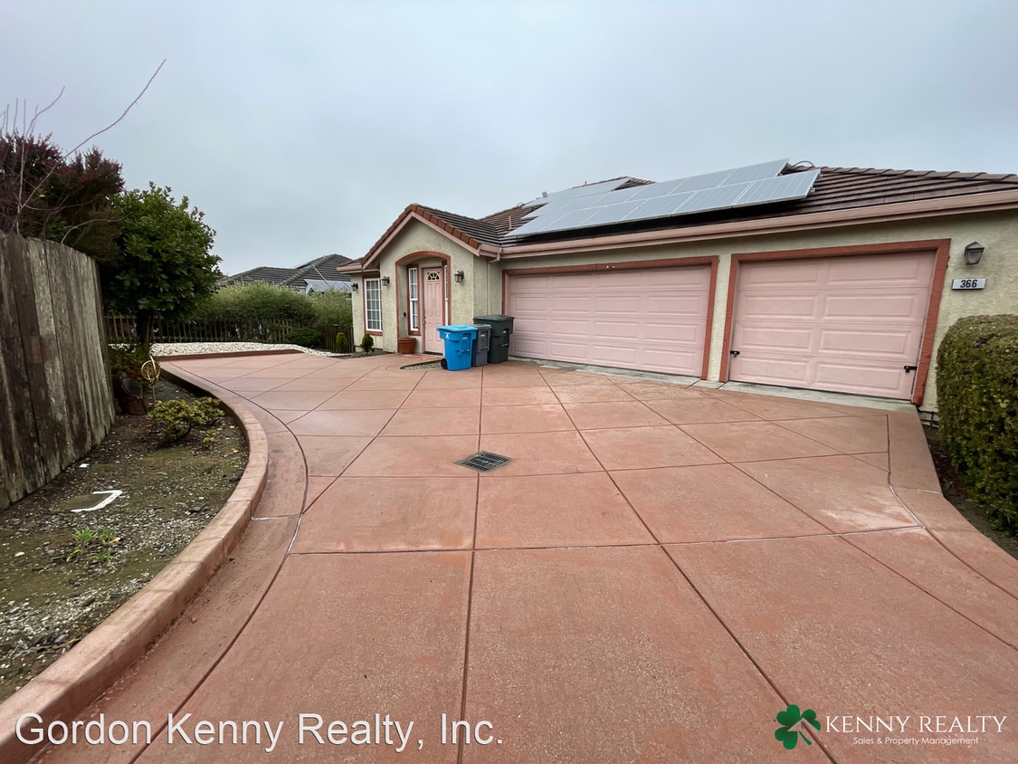 Primary Photo - 3 br, 2.5 bath House - 366 Goodwin Drive