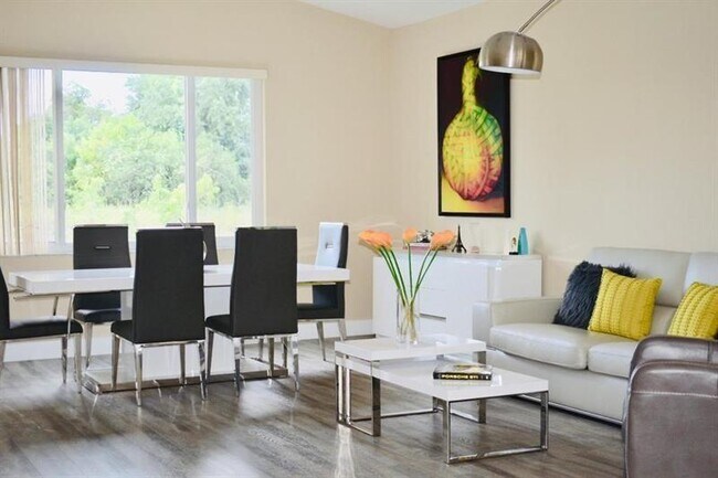 Foto del edificio - 5766 NW 127th Terrace