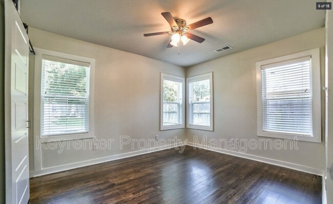 Building Photo - 3315 E 8th St