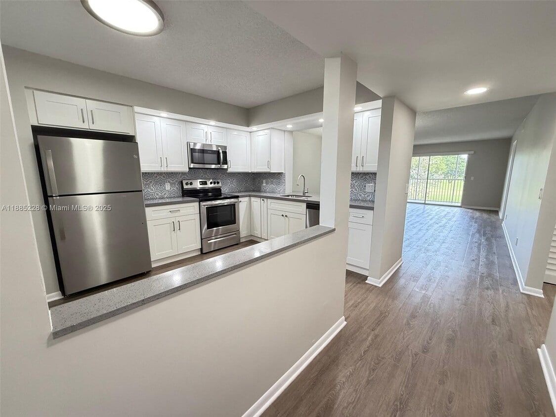Primary Photo - 901 SW 128th Ave