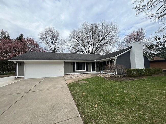 Building Photo - 301 S Village Dr