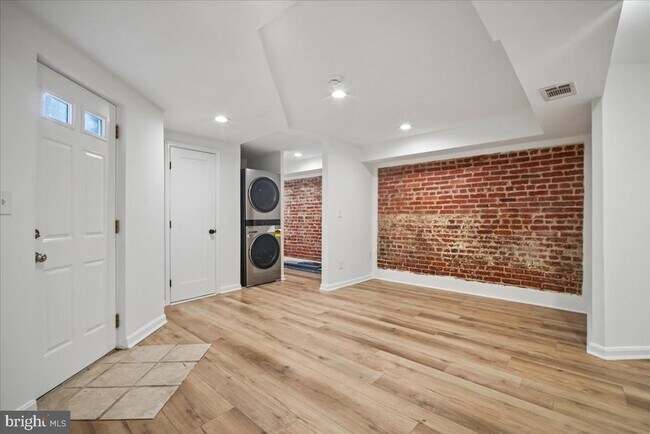Building Photo - 3211 11th St NW