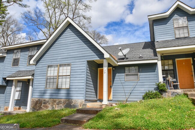 Foto del edificio - 735 Oak Dr