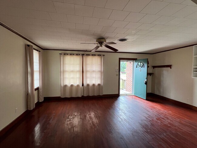 Building Photo - Charming West Pensacola Home