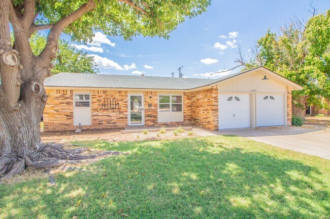 Foto del edificio - Gorgeous Completely Remodeled 4/2/2 with W...