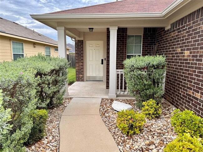 Building Photo - 7900 Tee Dr