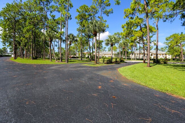 Building Photo - ** 3 BED\2 BATH COMPLETELY REMODELED STUNN...