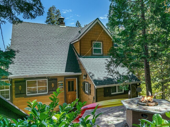 Building Photo - 28816 Cedar Dr