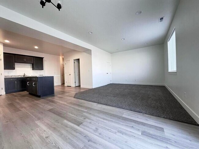 Foto del edificio - 225 950 E